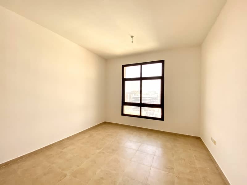 Large Studio available for rent in Silicon Gate-1