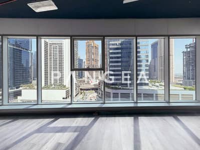 Office for Rent in Business Bay, Dubai - Canal View | Washroom and Pantry | Vacant