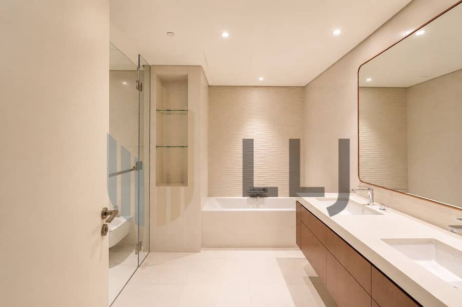 15 Master Bathroom. jpg