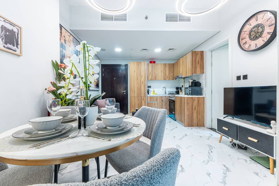 7 Dining 1. jpg
