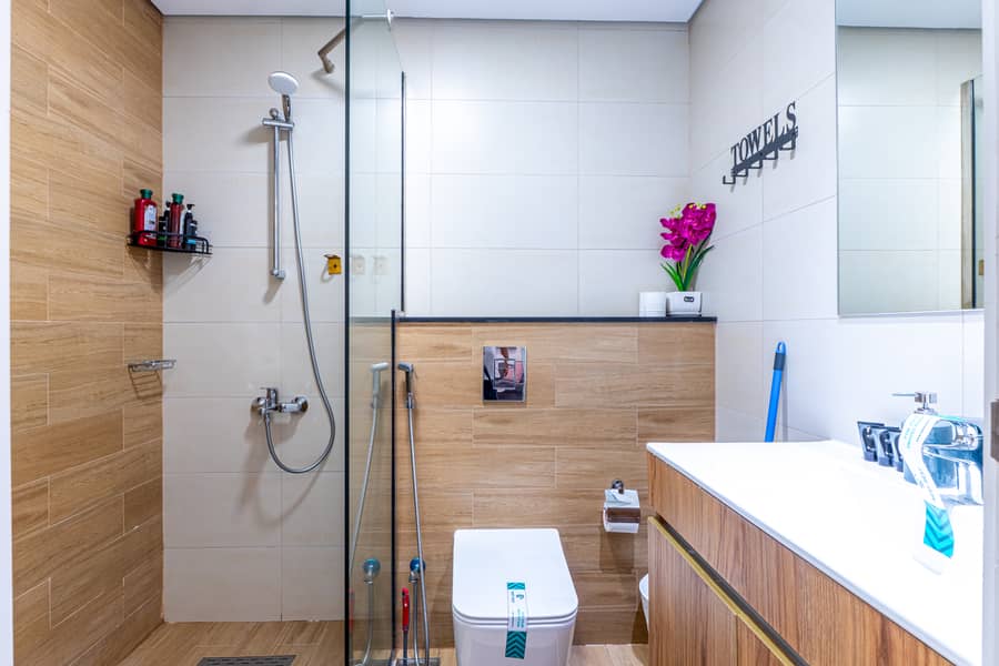 19 Washroom 1. jpg