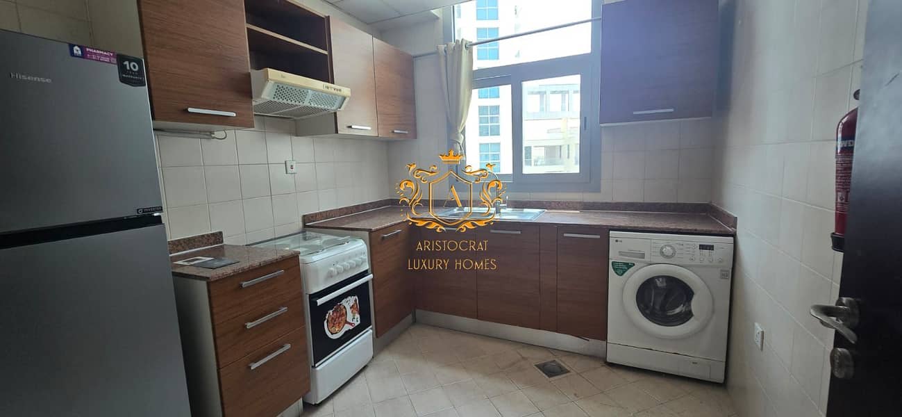 12 Kitchen 01. jpeg