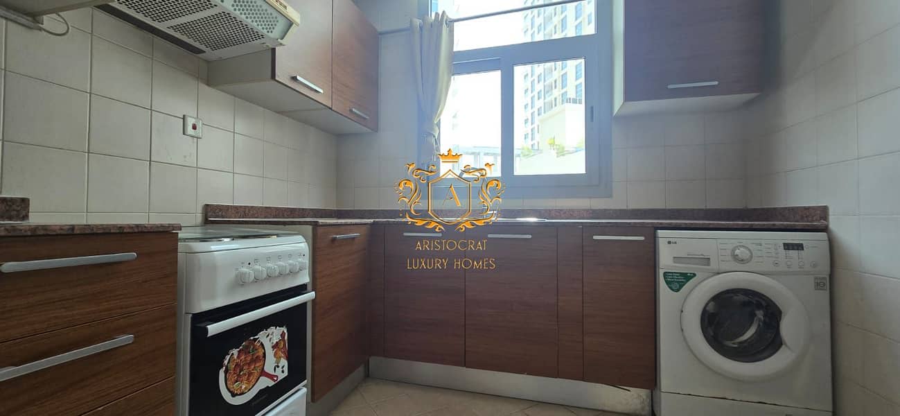 13 Kitchen 03. jpeg