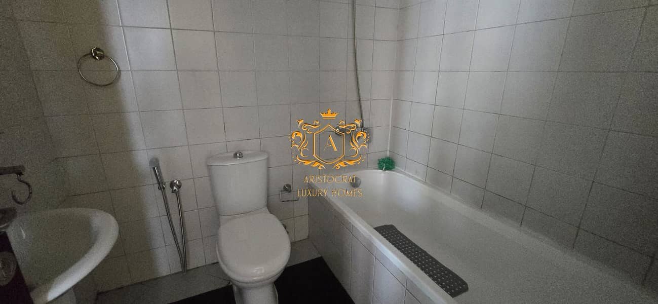 14 Bathroom 01. jpeg