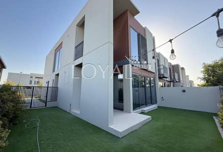 4 Schlafzimmer Townhouse zum zur Miete in Cherrywoods, Dubai - 8f8a003f-b89c-4b3d-b737-a4160c996598. jpg