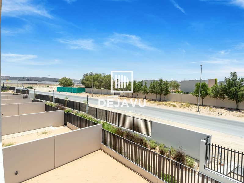 16 JAV pics of 4BR corner, view from Bal. jpg