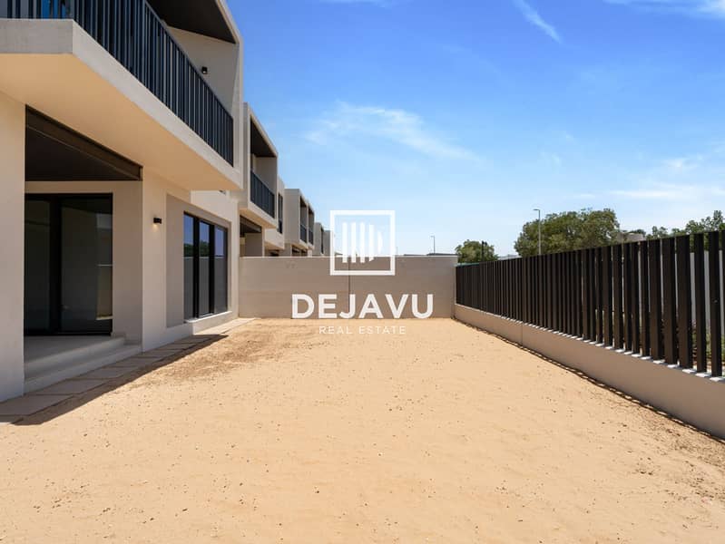 21 JAV pics of 4BR corner, garden. jpg