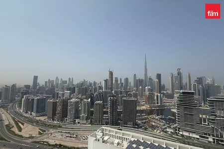 1 Bedroom Apartment for Sale in Business Bay, Dubai - Spacious Layout in a Prime Area with Two Bathrooms