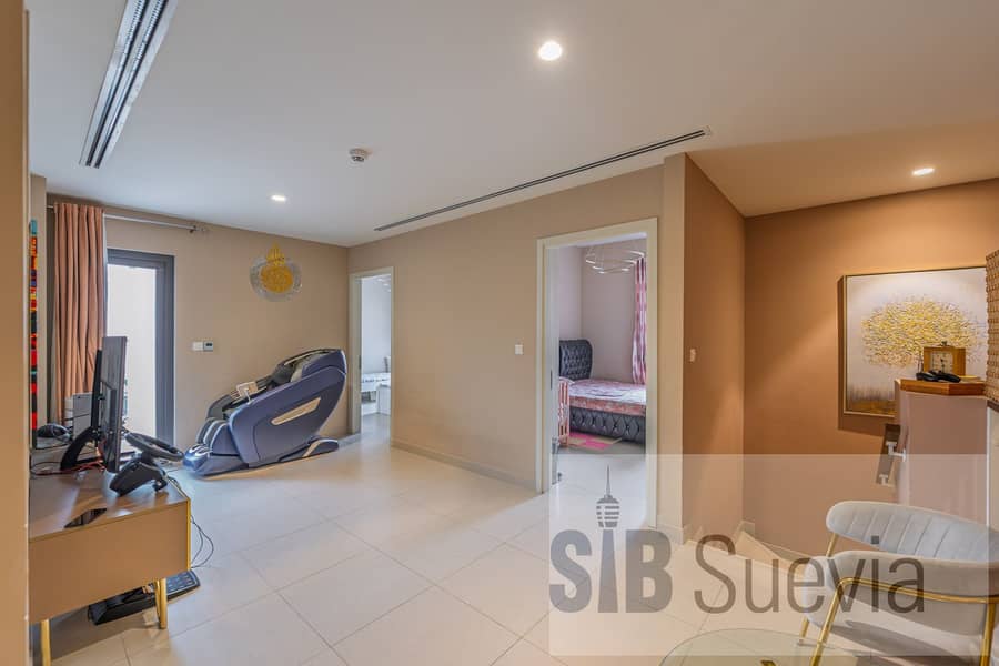 19 Upper Floor Living Room. jpg. jpeg