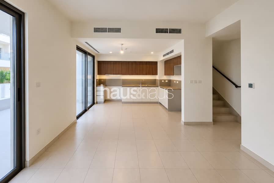 Corner Unit | Landscaped Garden | Vacant Now Corner Unit | Landscaped Garden | Vacant Now