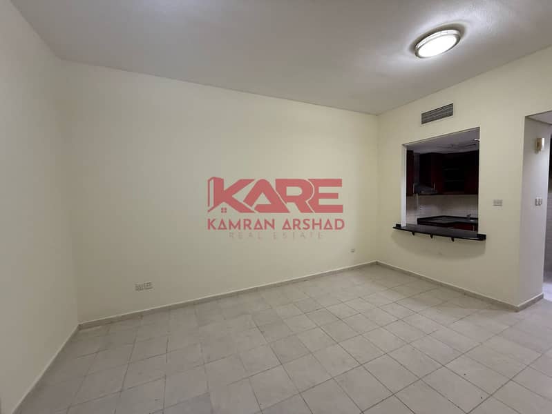 SPACIOUS STUDIO CLOSE TO METRO SPACIOUS STUDIO CLOSE TO METRO