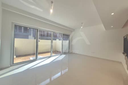 3 habitaciones Townhouse para en Venta en DAMAC Hills 2 (Akoya by DAMAC), Dubai - Casa adosada en DAMAC Hills 2 (Akoya by DAMAC),Victoria, 3 dormitorios, 1800000 AED - 16086371 3 habitaciones Townhouse para en Venta en DAMAC Hills 2 (Akoya by DAMAC), Dubai - Casa adosada en DAMAC Hills 2 (Akoya by DAMAC),Victoria, 3 dormitorios, 1800000 AED - 16086371