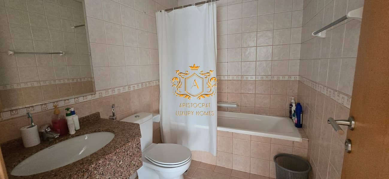 20 Bathroom 01. jpeg