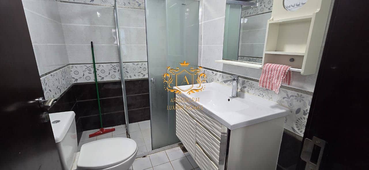 15 Bathroom 01. jpeg