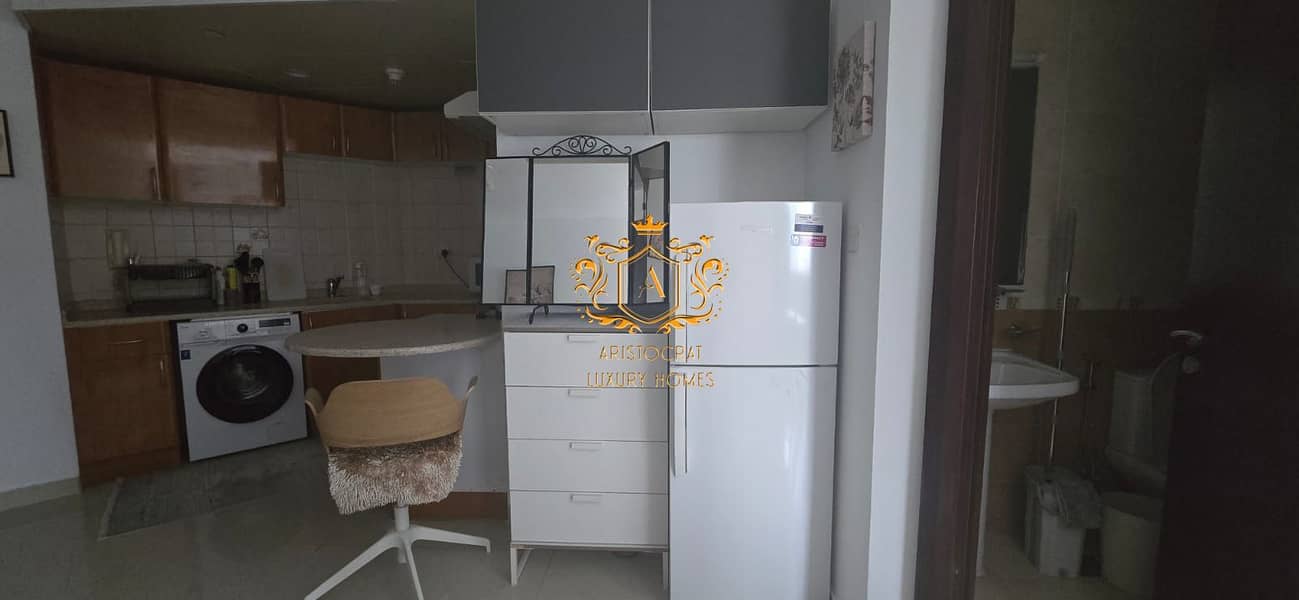 9 Kitchen 01. jpeg