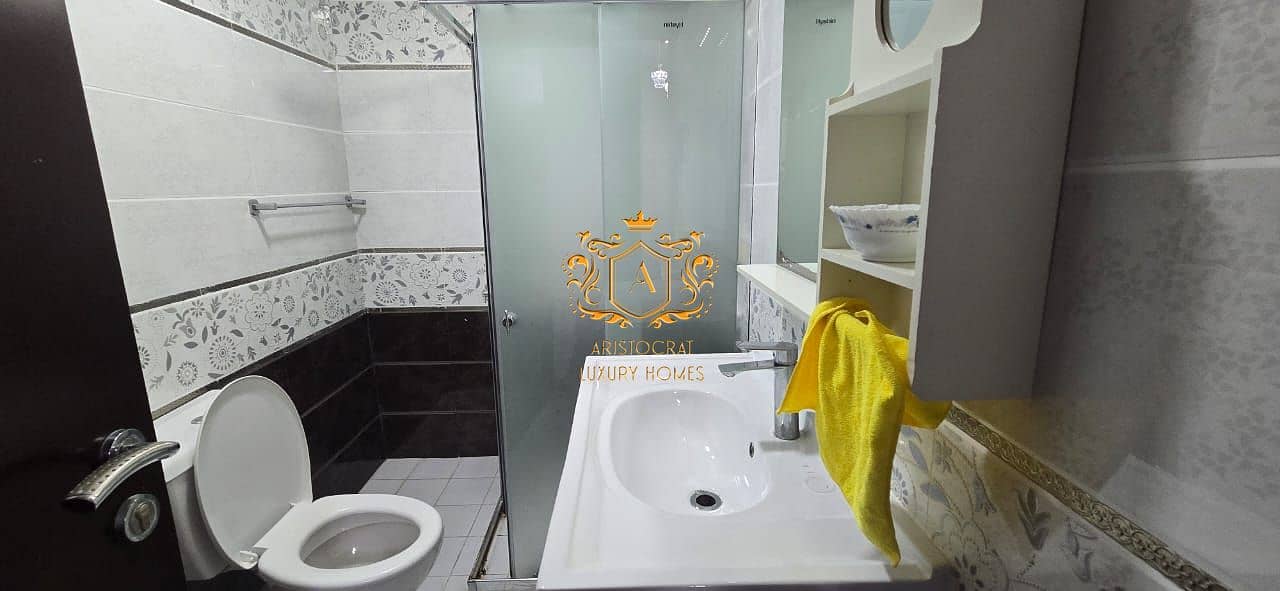 27 Bathroom 05. jpeg