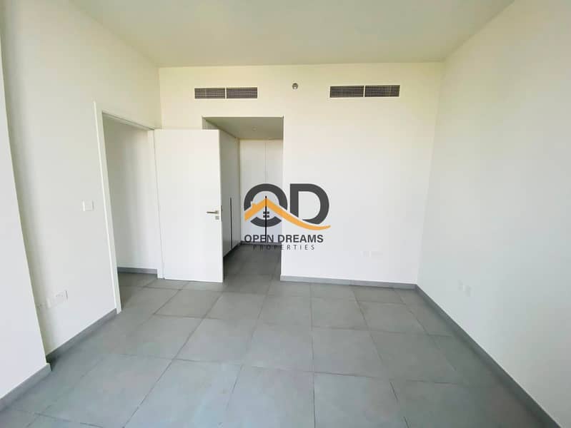 10 bc368c8b-59ef-415e-97d7-addaea277cc8. jpg