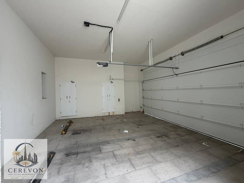 15 9aed80ac-6288-48e9-82bb-2f73f230af8c. jpg