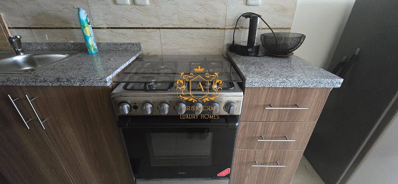 7 Kitchen 02. jpeg