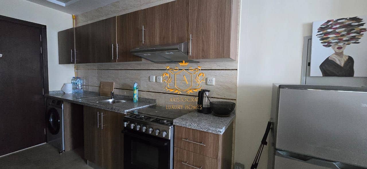 9 Kitchen 01. jpeg