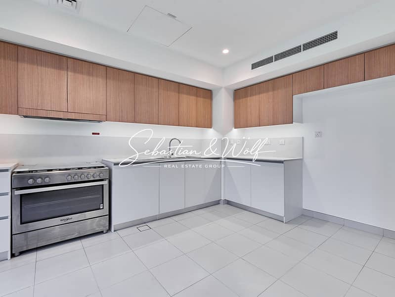 10 07_Modern_Kitchen. jpg