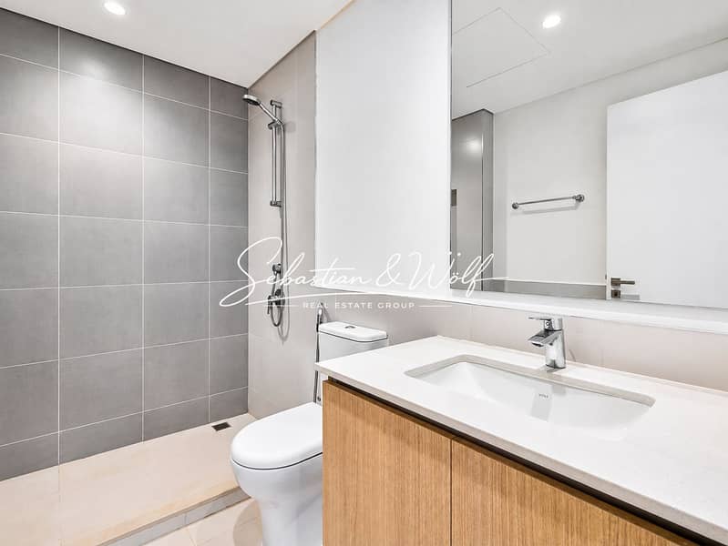 19 11_Bathroom_Walk_In_Shower. jpg