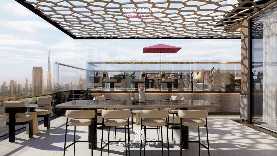 10 01_Terrace-Dining Area and Pool Platform. png
