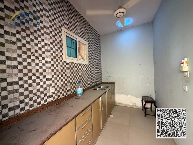 24 ef3d0ae3-414b-497b-a6e0-5aa8bcb63f98. jpg