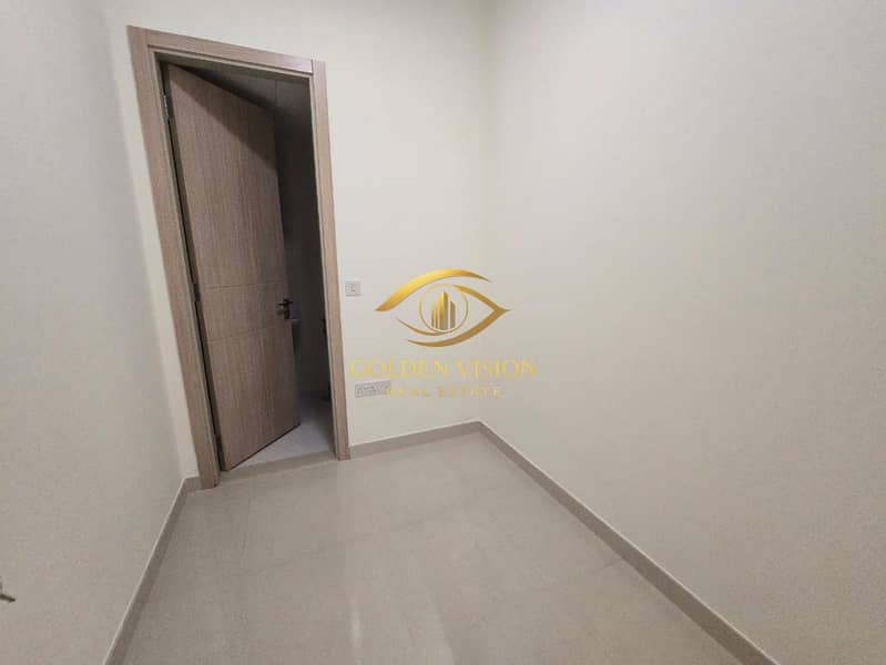 27 WhatsApp Image 2025-10-29 at 09.16. 23_4d6c6a5f. jpg