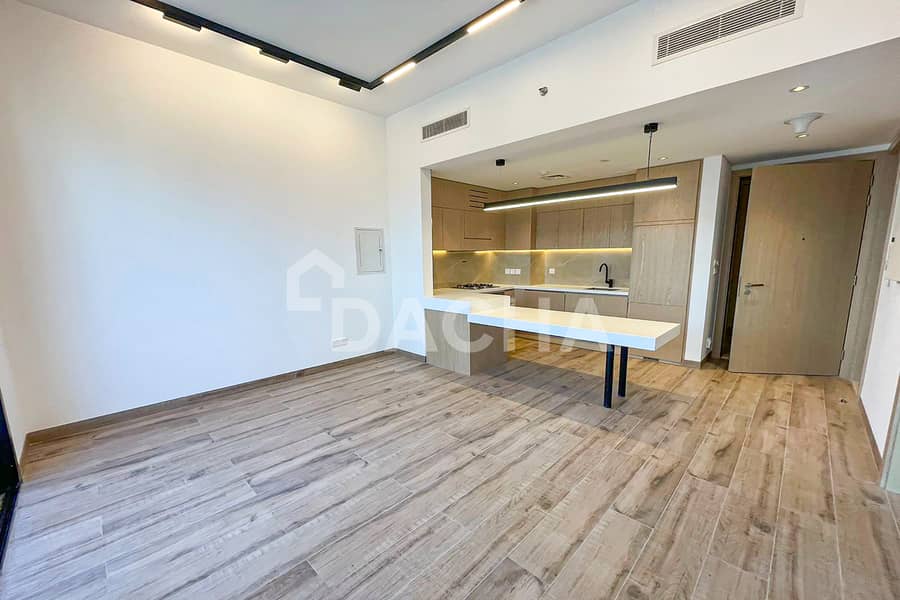 Premium Building | Vacant | Pool View Premium Building | Vacant | Pool View