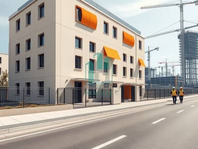 Трудовой лагерь в аренду в Аль Джурф, Аджман - A_realistic_daytime_exterior_architectural_view_outside_view_of_a_modern_staff_accommodation_building_for_a_construction_project. _The_building_is_3_4_storeys_simple_rectangular_massing_light_beige_cream_facade_panels. jpeg