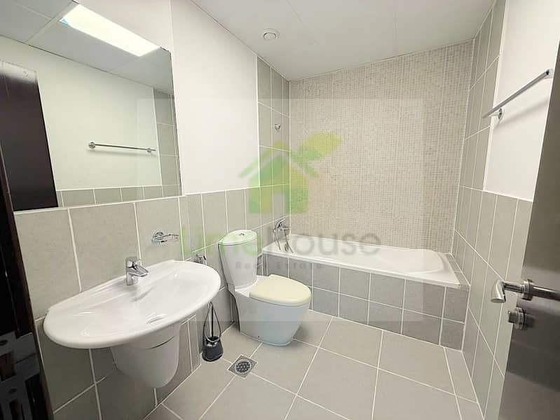 6 seasons-community-jvc-townhouse-bathroom-bathtub-vanity-mosaic-tiling. jpg