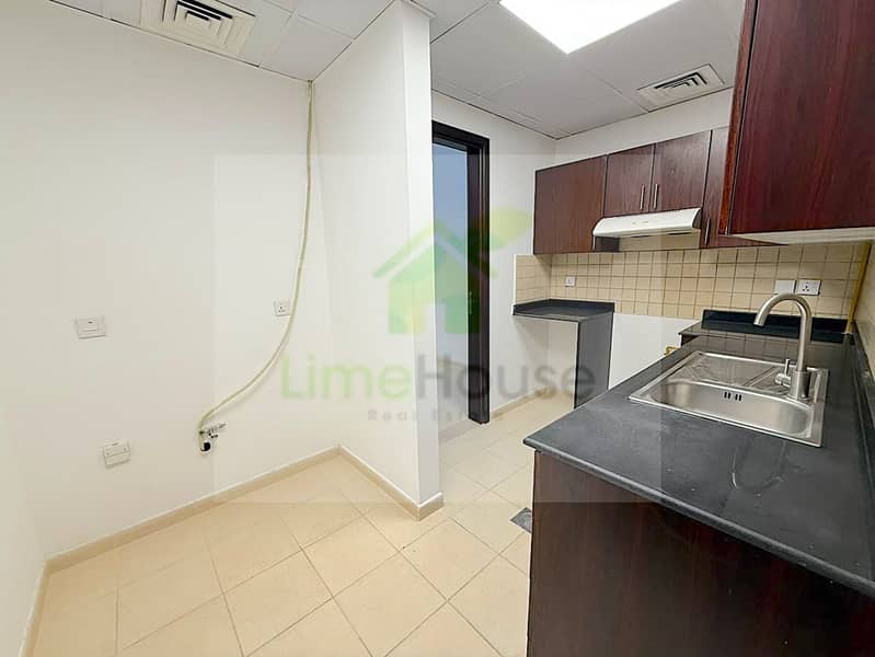 7 seasons-community-jvc-townhouse-kitchen-utility-area-appliance-space. jpg