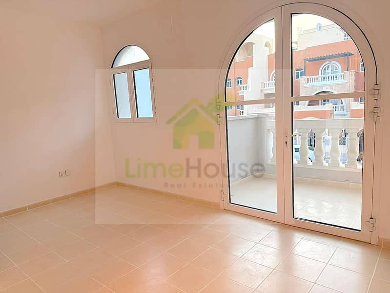 10 seasons-community-jvc-townhouse-master-bedroom-arched-balcony-doors. jpg