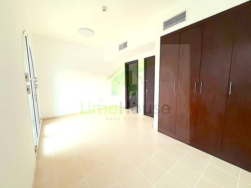12 seasons-community-jvc-townhouse-bedroom-built-in-wardrobe-ensuite. jpg