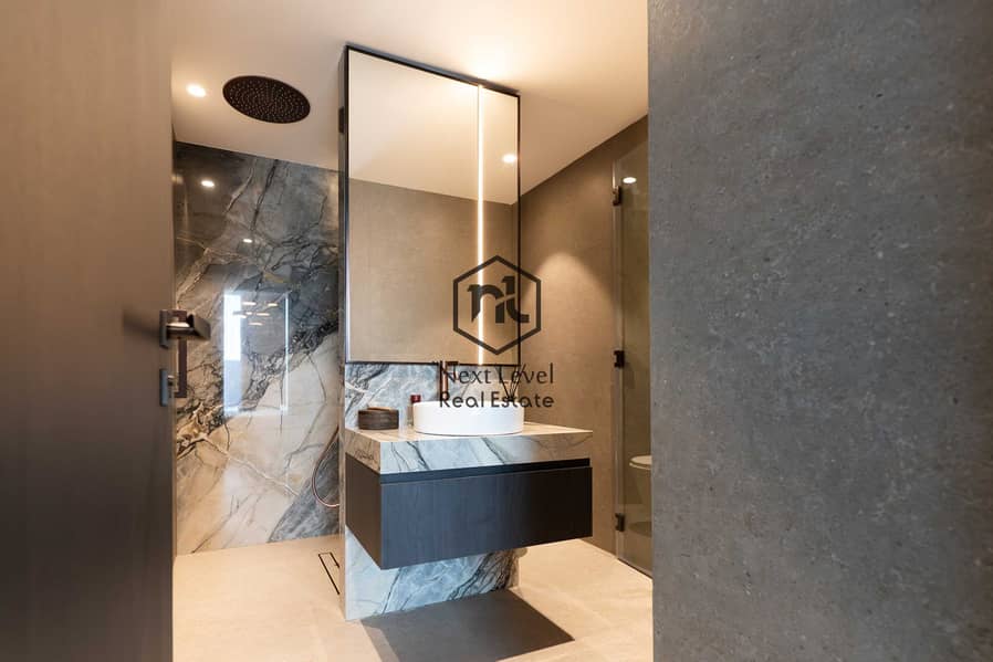 3 Bathroom. jpg