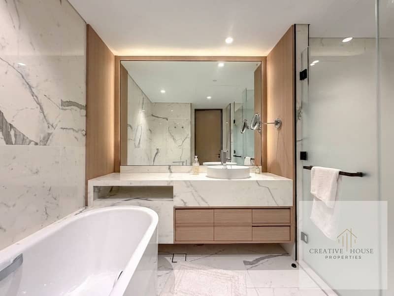 18 Bathroom 1. jpg
