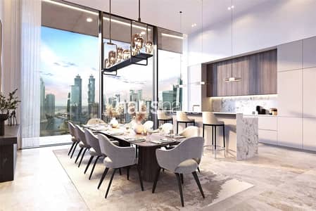 2 Bedroom Apartment for Sale in Business Bay, Dubai - Kitchen Island | Large Corner Unit | Canal Views