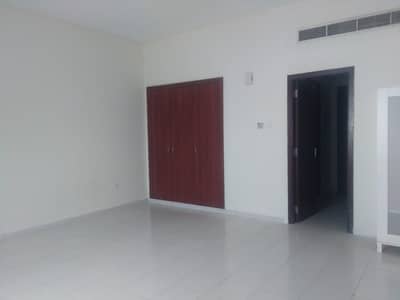 شقة في الحي اليوناني المدينة العالمية 20000 درهم - 4500094 شقة في الحي اليوناني المدينة العالمية 20000 درهم - 4500094