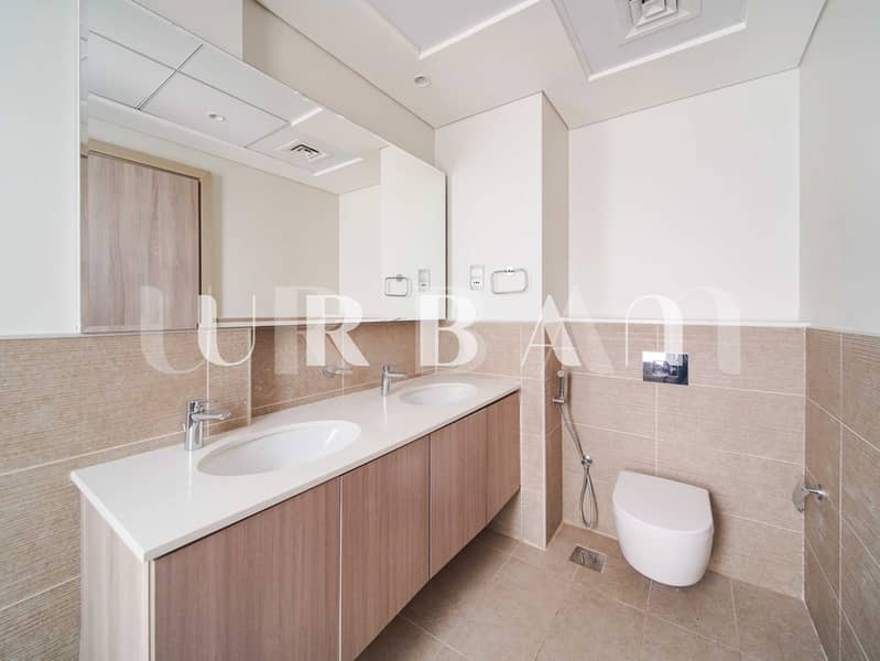 18 ADU00420. jpg