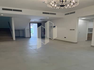 3 Camere Townhouse in vendita a Yas Island, Abu Dhabi - IMG-20250617-WA0027. jpg 3 Camere Townhouse in vendita a Yas Island, Abu Dhabi - IMG-20250617-WA0027. jpg