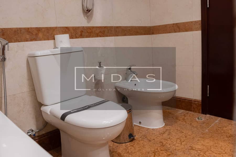 6 Studio- Bathroom. jpg