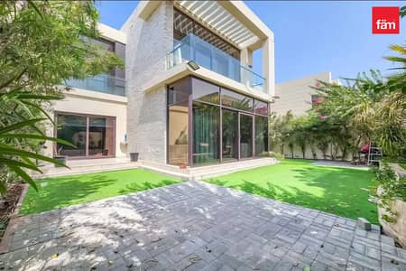 5 habitaciones Villa para en Venta en DAMAC Hills, Dubai - Villa en DAMAC Hills，Queens Meadows, 5 dormitorios, 6149000 AED - 16108187