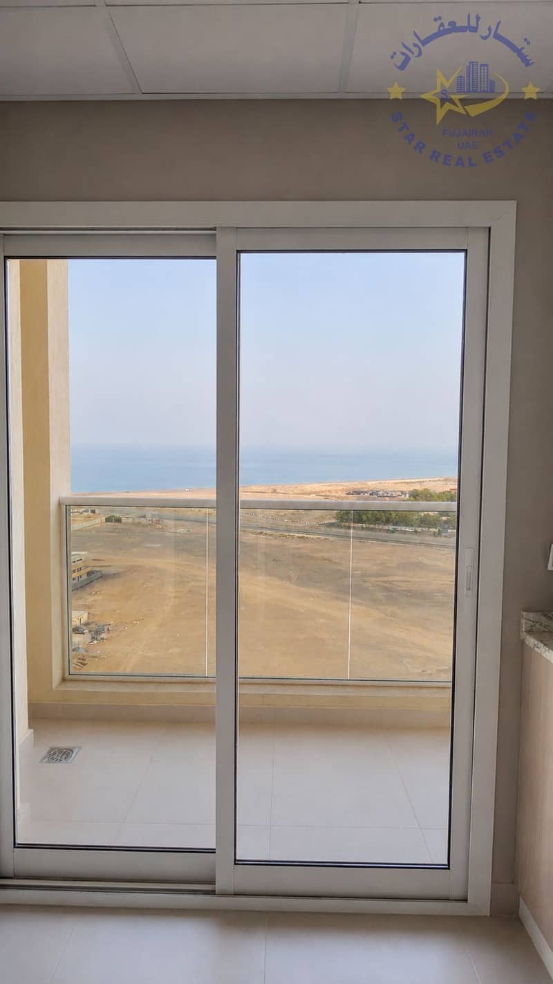 10 البلكونه والبحر. jpeg