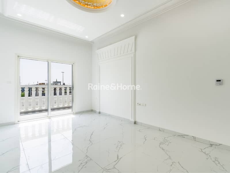 European-Style | Balcony With Boulevard View European-Style | Balcony With Boulevard View