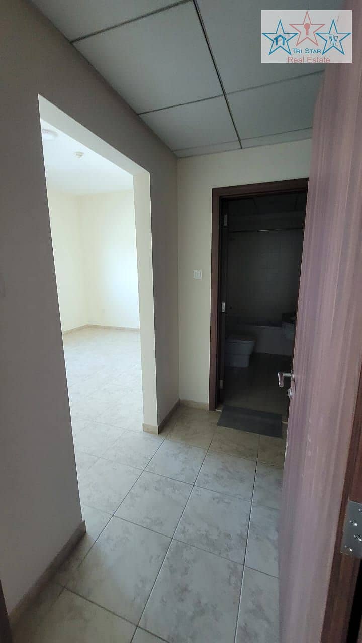 11 JVT 1B 02 BED. jpg