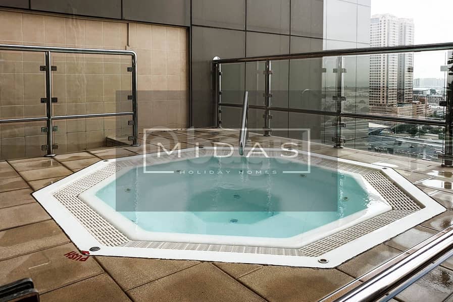 18 Outdoor Jacuzzi. jpg