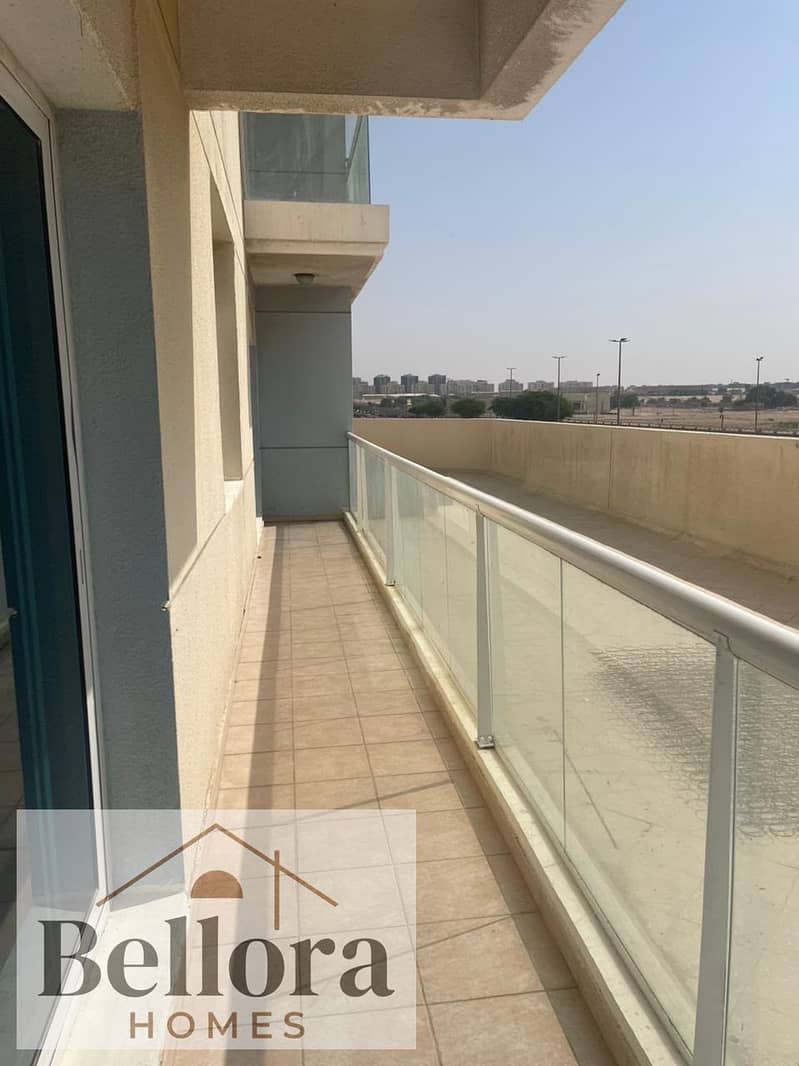 8 balcony1. jpeg