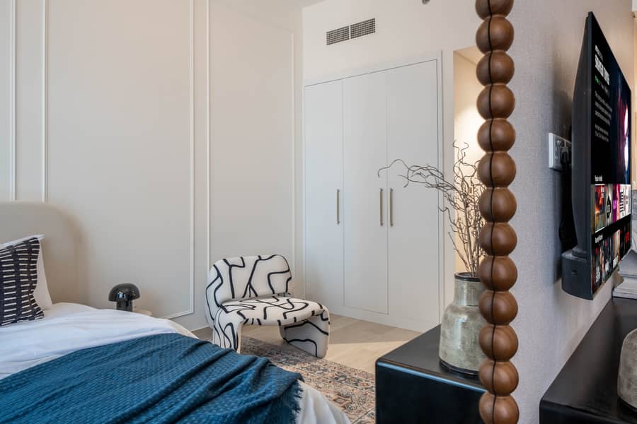 3 908, Riviera Beachfront - Tower B-2. jpg
