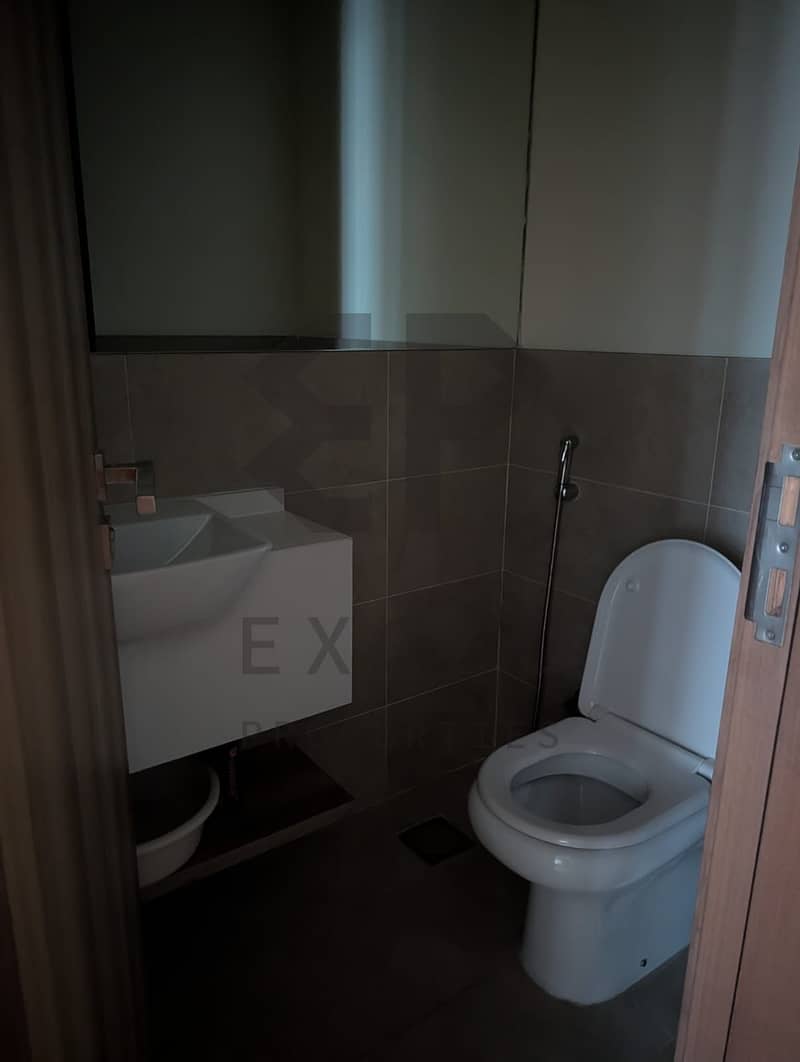 12 035a05ed-1ad0-4cf6-bd57-573d1791378f. jpeg